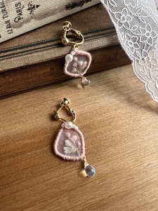 サージカルステンレス 革タグ さざれ石 イヤリング ピアス 藍×革