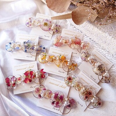 SALE❤️ボタニカル♡秋のミモザのスクエアフレーム水中花ピアス 